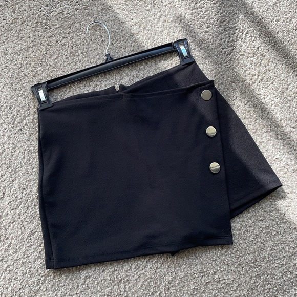 ✨Black Skorts✨ - Picture 1 of 10